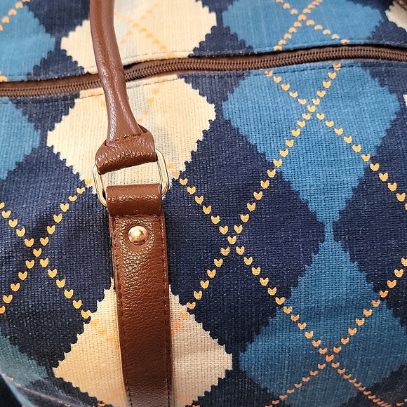 Lulu Dharma Weekender Tote - Picture 4 of 12